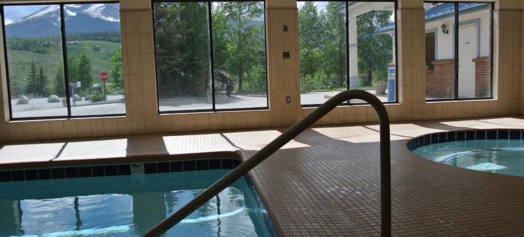 豪华套房酒店(Luxury Inn & Suites)图片