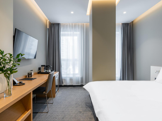 FarFour Inn & Suite Hotel