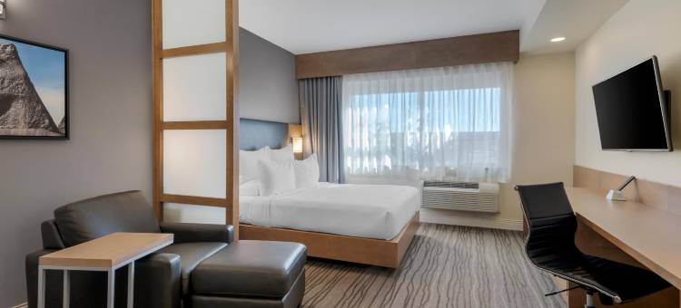 锯岭贝斯特韦斯特优质套房酒店(Best Western Plus Sawridge Suites)图片