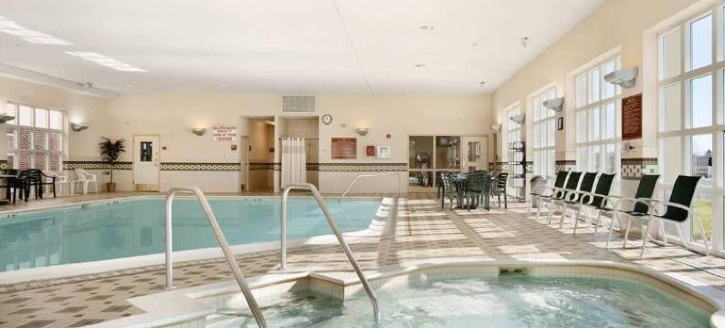 普罗维登斯/沃里克机场欢朋酒店及套房(Hampton Inn & Suites Providence/Warwick-Airport)图片