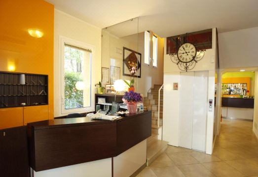 Hotel Alibi Hotel Overview