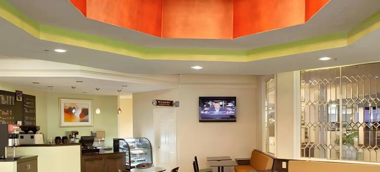 费耶特维尔希尔顿逸林酒店(DoubleTree by Hilton Hotel Fayetteville)图片