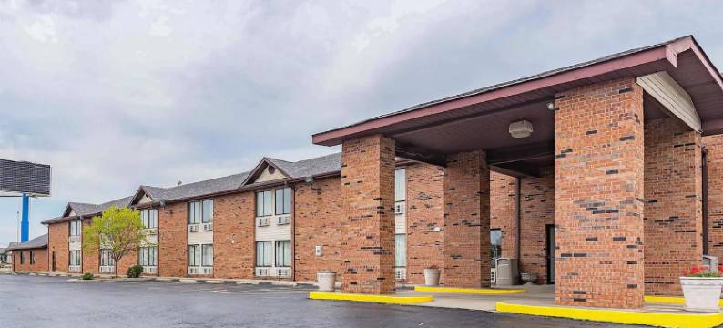 彭顿海滩红狮套房酒店(Red Lion Inn & Suites Pontoon Beach)图片