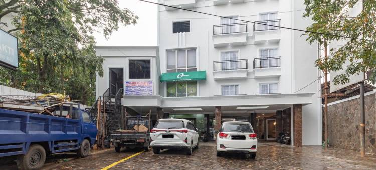 桑斯维布斯苏拉帕西孔福塔酒店(Sans Vibes Surapati Konforta Hotel)图片