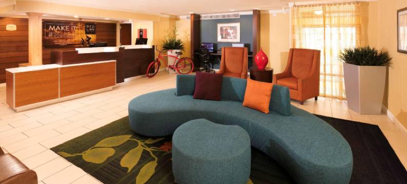 近布拉格堡的费耶特维尔品质酒店Inn(Quality Inn Fayetteville Near Fort Bragg)图片