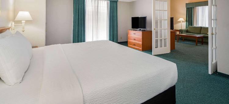 圣地亚哥维斯塔戴斯酒店(Days Inn by Wyndham San Diego Vista)图片