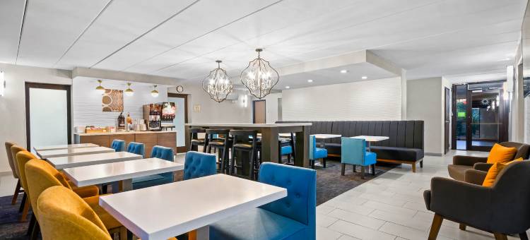 斯特布里奇拉昆塔温德姆套房酒店(La Quinta Inn & Suites by Wyndham Sturbridge)图片