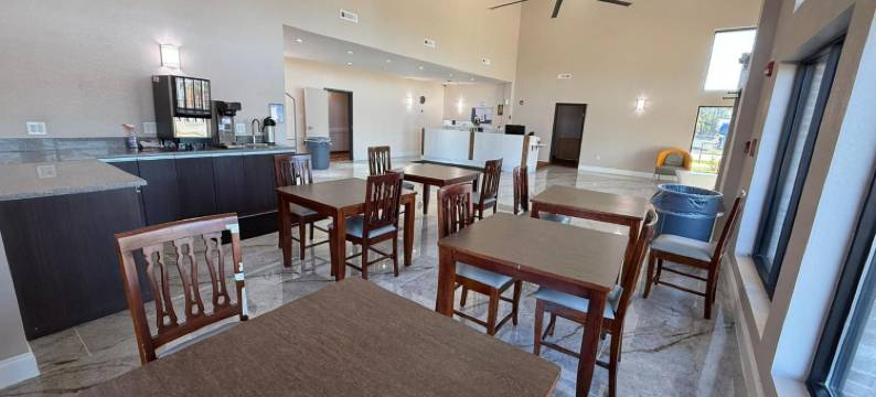 皇家旅馆及套房(Royal Inn & Suites)图片