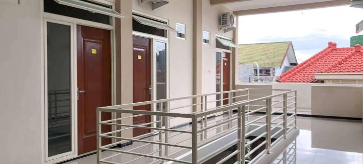 红多兹伊斯兰酒店-J1曾格尔阿亚姆达拉姆(RedDoorz Syariah @ Jl. Cengger Ayam Dalam)图片