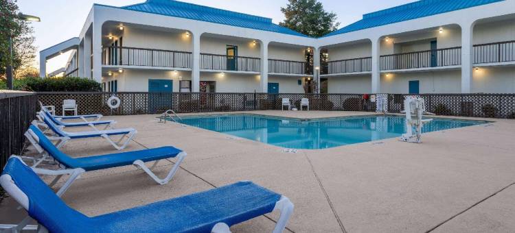 勒琼营温德姆呗盟酒店(Baymont by Wyndham Camp Lejeune)图片