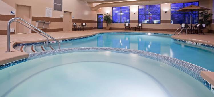 智选假日套房酒店密尔沃基的新柏林(Holiday Inn Express & Suites Milwaukee-New Berlin)图片