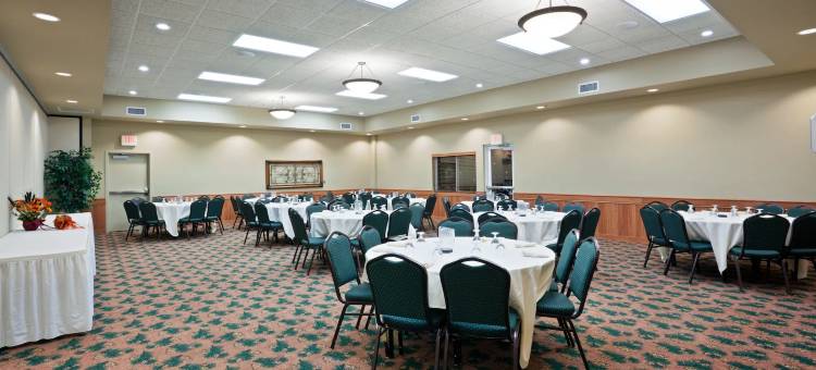 皮埃尔堡会议中心温德姆美吟温德姆酒店(AmericInn by Wyndham Fort Pierre Conference Center)图片