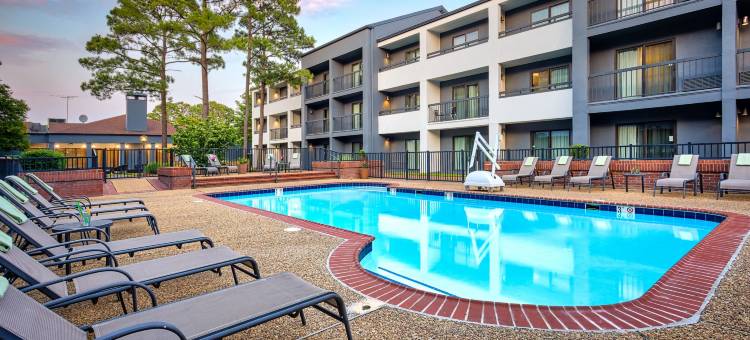 汉普顿体育馆中央万怡酒店(Courtyard Hampton Coliseum Central)图片