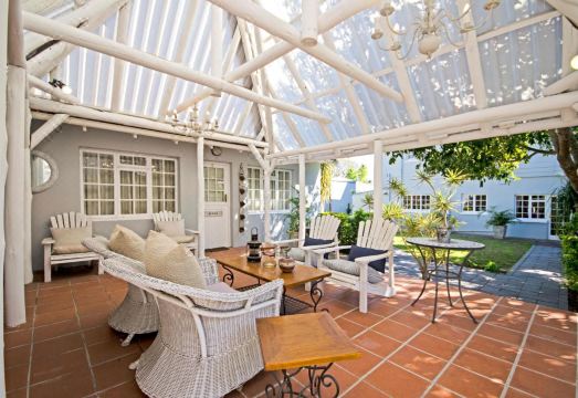 Lodge on Main Guest House and Conference Centre Hotel Overview