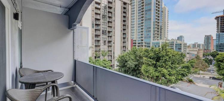 圣迭戈-市中心-会议中心戴斯酒店(Days Inn by Wyndham San Diego/Downtown/Convention Center)图片