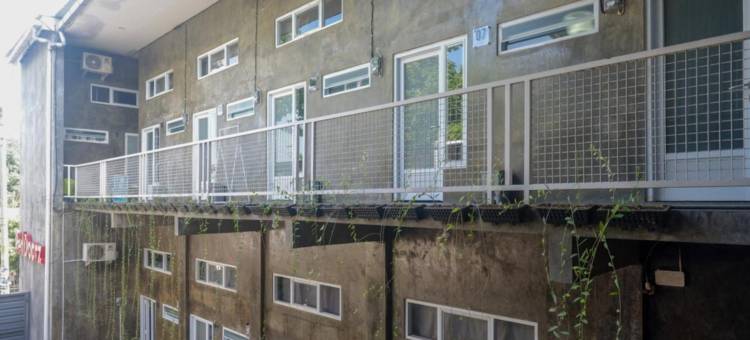 红多兹酒店-近斯拉根珍宝购物中心(RedDoorz Near Jumbo Mall Sragen)图片