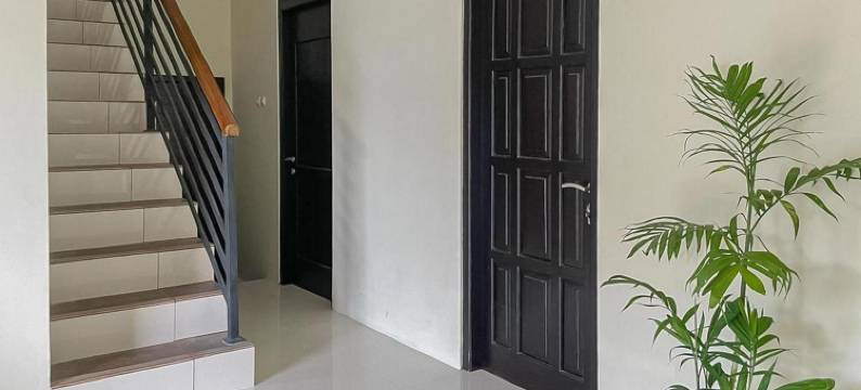 红门伊斯兰酒店靠近马迪温火车站2号(RedDoorz Syariah Near Stasiun Madiun 2)图片