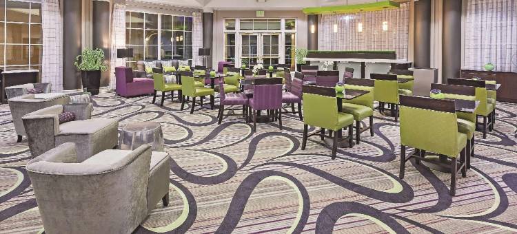 达拉斯阿林顿南拉昆塔温德姆套房酒店(La Quinta Inn & Suites by Wyndham Dallas Arlington South)图片