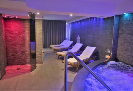 Mareneve Resort Hotel Overview