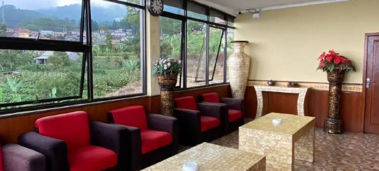 班顿甘日出山酒店(Sunrise Hill Bandungan)图片