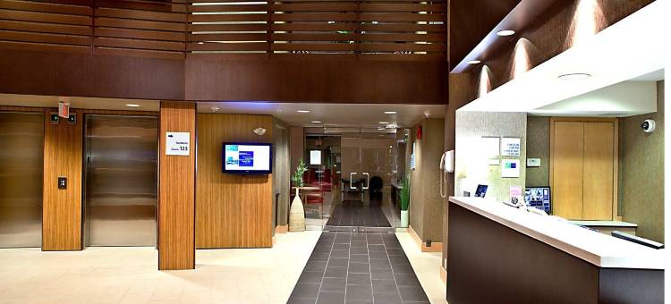 Holiday Inn Express & Suites 兰利智选假日酒店(Holiday Inn Express & Suites Langley)图片
