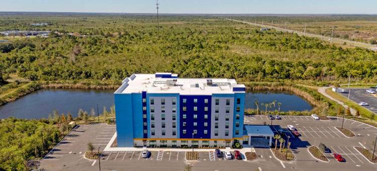 舒适套房酒店泰特斯维尔靠近肯尼迪航天中心(Comfort Suites Titusville Near Kennedy Space Center)图片