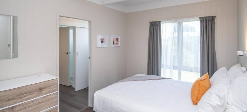 花落金沙海滨汽车旅馆(Whispering Sands Beachfront Motel)图片