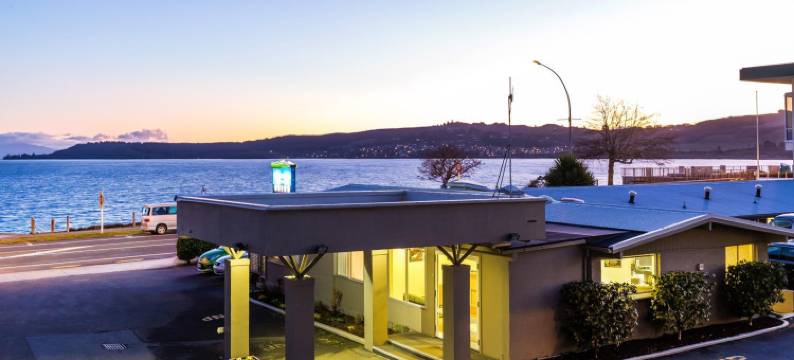 双峰湖滨酒店(Twin Peaks Lakeside Inn)图片