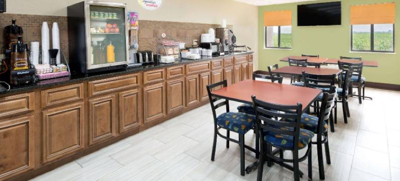 密苏里查尔斯顿/锡克斯顿东温德姆速8酒店(Super 8 by Wyndham Charleston/Sikeston East MO)图片