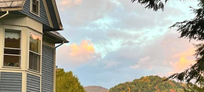 劳雷尔河俱乐部床和早餐(Laurel River Club Bed & Breakfast or Lrcbnb)图片