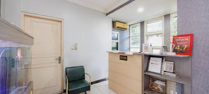 红多兹酒店-近梭罗阿迪苏西普托街(RedDoorz Near Jalan Adi Sucipto Solo)图片