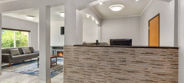 堪萨斯城国际机场戴斯酒店(Days Inn by Wyndham Kansas City International Airport)图片