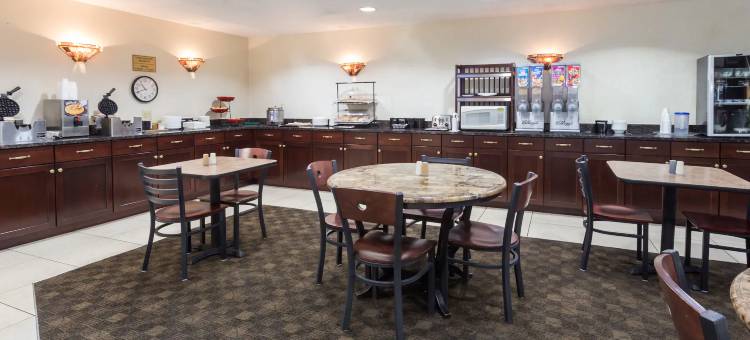 贝顿多夫温德姆华美达酒店(Ramada by Wyndham Bettendorf)图片