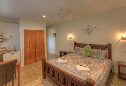 Bridle Guesthouse Hotel Overview