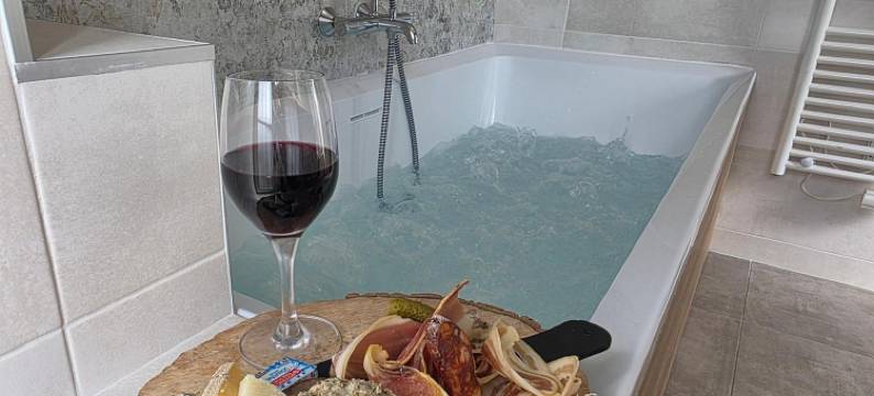 洛吉斯酒店餐厅 Les 2 Rives - A75，河边(Logis Hôtel Restaurant les 2 Rives - A75, en Bordure de rivière)图片