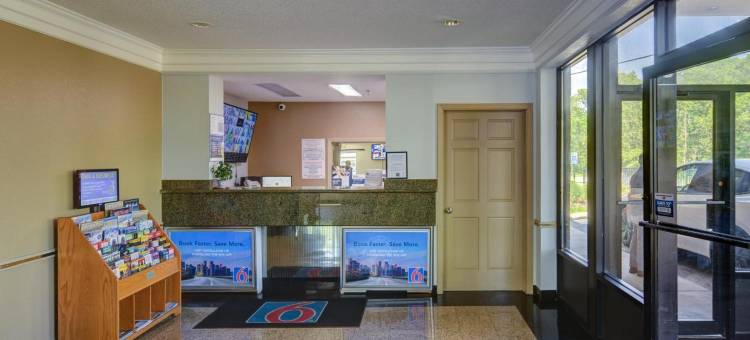 利伯蒂维尔6号汽车旅馆(Motel 6 Libertyville, IL)图片