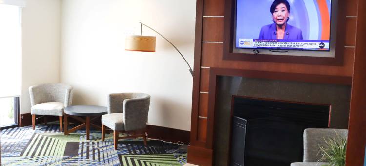 Holiday Inn Express 锡达拉皮兹(柯林斯道)(Holiday Inn Express Cedar Rapids (Collins RD))图片