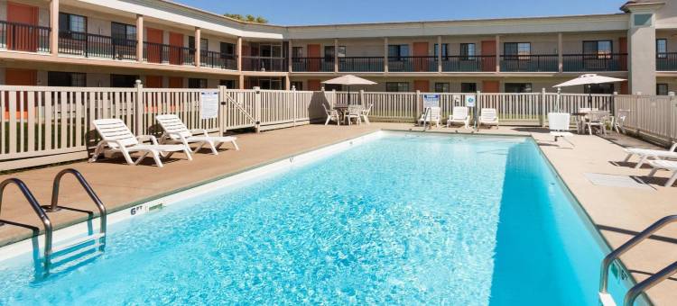 科科莫温德姆戴斯套房酒店(Days Inn & Suites by Wyndham Kokomo)图片