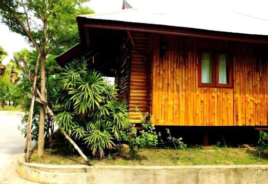 Siam River Resort Hotel Overview