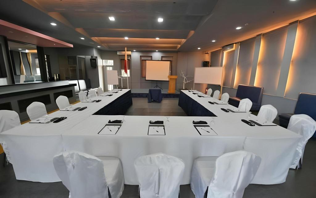 Paseo Premiere HotelOver view