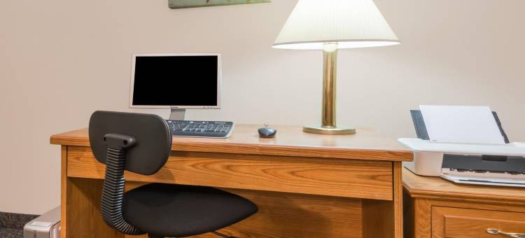 海斯温德姆速8酒店(Super 8 by Wyndham Hays KS)图片