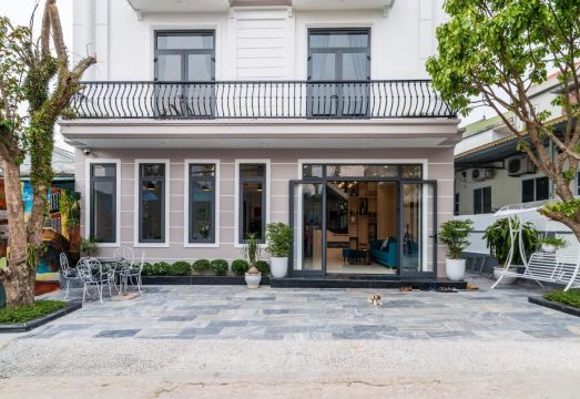 Peaceful House Hostel Hotel Overview