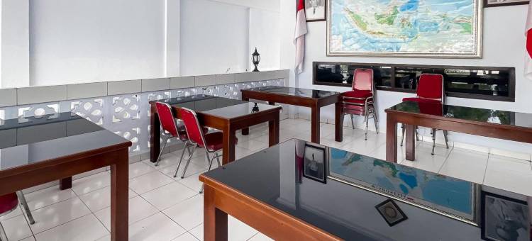 Urbanview Hotel Grand Seven One Kaur图片