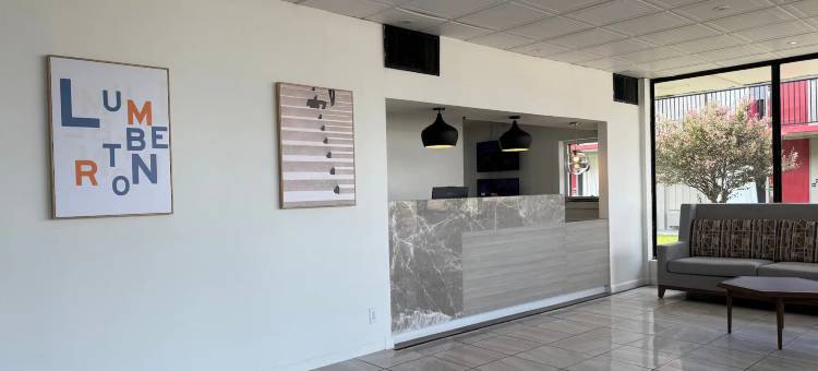 北卡兰伯顿北部华美达酒店(Ramada by Wyndham Lumberton NC North)图片
