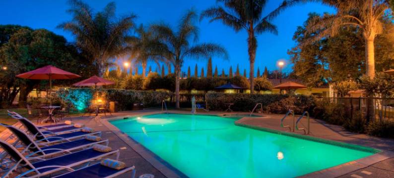 大学公园旅馆套房酒店(University Park Inn & Suites)图片