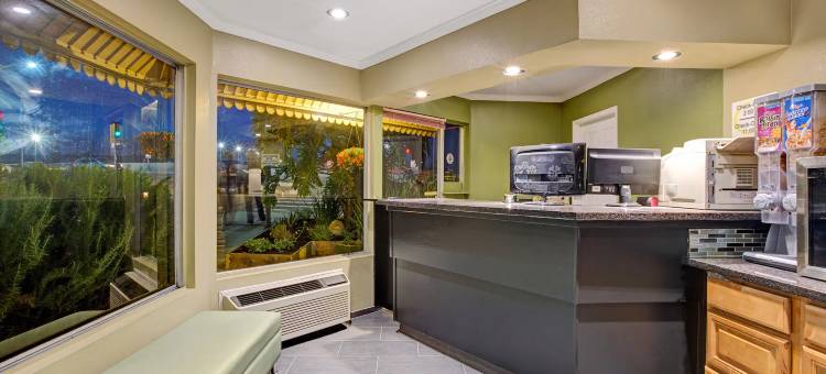 圣克鲁斯/海滩浮桥东速 8 酒店(Super 8 by Wyndham Santa Cruz/Beach Boardwalk East)图片