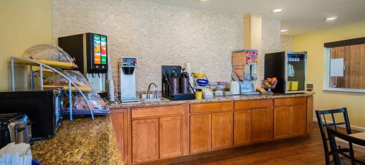 埃文斯代尔滑铁卢温德姆戴斯酒店(Days Inn by Wyndham Evansdale Waterloo)图片