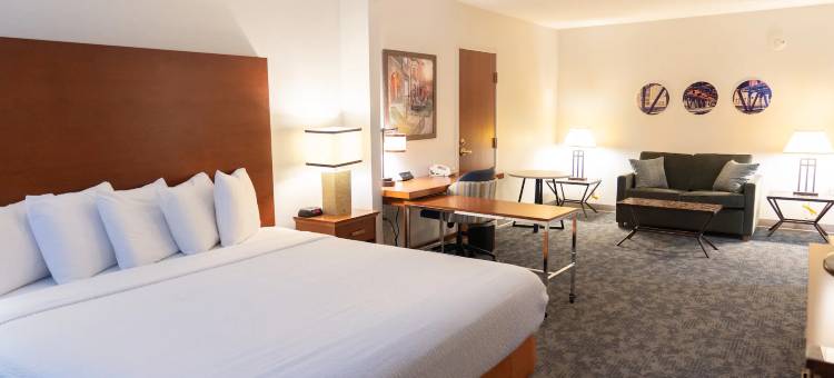 班诺克迪尔菲尔德拉昆塔温德姆套房酒店(La Quinta Inn & Suites by Wyndham Bannockburn-Deerfield)图片