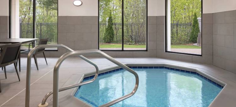 特拉弗斯城万豪万怡酒店(Courtyard Traverse City)图片