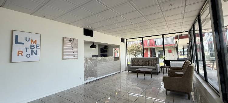 北卡兰伯顿北部华美达酒店(Ramada by Wyndham Lumberton NC North)图片